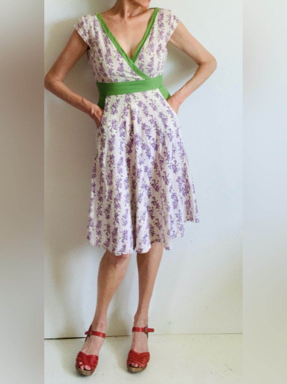 PRETTY Vintage 100% Cotton Dress, Lavender Sprigs Ivory Cotton, Apple Green Trim